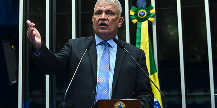 Petecão cobra esclarecimentos sobre atuação do Banco da Amazônia — Senado Notícias