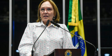 Zenaide defende limite para juros de cartões e cheque especial — Senado Notícias