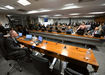 CMA terá uma semana para avaliar relatório de Confúcio — Senado Notícias