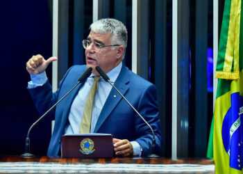 Girão cita “atividade política” de Dino e Barroso e cobra impeachment — Senado Notícias