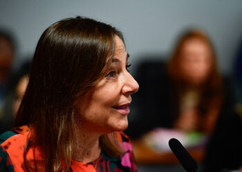 Vai ao Plenário projeto com regras mais simples para cosméticos artesanais — Senado Notícias