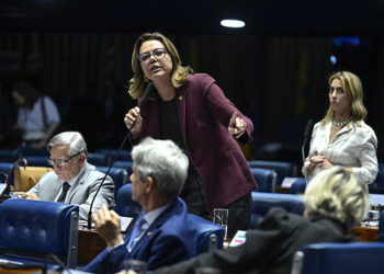 Líder da bancada feminina, Leila diz que não aceitará convocação de Marina — Senado Notícias