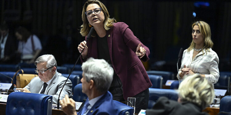 Líder da bancada feminina, Leila diz que não aceitará convocação de Marina — Senado Notícias