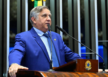 Izalci Lucas alerta para falta de investimento em educação e atraso em IA — Senado Notícias