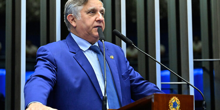 Izalci Lucas alerta para falta de investimento em educação e atraso em IA — Senado Notícias