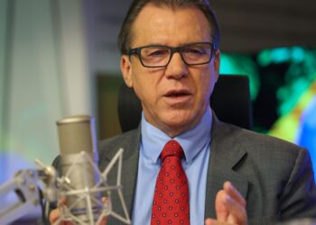 Jornada 6×1 é cruel, diz ministro do Trabalho, Luiz Marinho