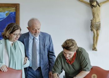 “Lula quer mulheres mais contentes e protegidas”, diz nova ministra