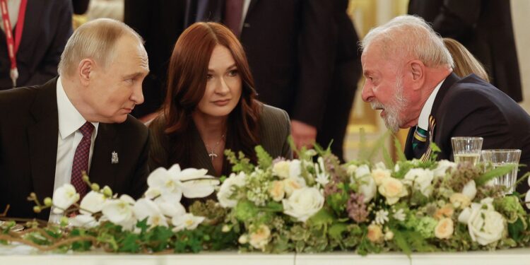 Na Rússia, Lula celebra 80 anos da vitória contra o nazismo