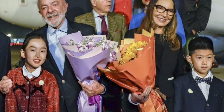 Lula se reúne com empresários chineses em Pequim