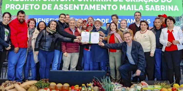 Lula cria assentamento da reforma agrária no Paraná