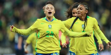 Dudinha brilha e seleção feminina derrota Japão no frio paulistano