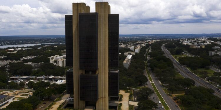 Copom deve elevar Selic em 0,5 ponto na reunião desta quarta
