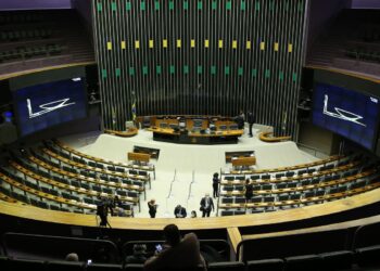 PDT deixa base do governo na Câmara após saída de Lupi