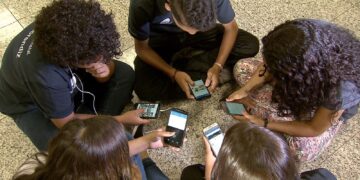 Adolescentes não têm apoio para lidar com redes sociais, diz pesquisa