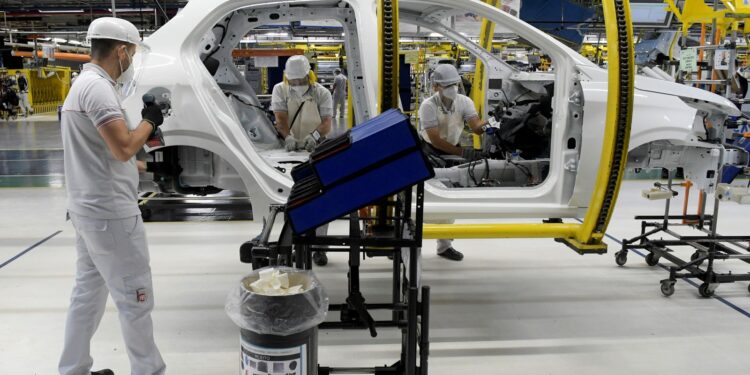 Confiança da indústria sobe em maio após dois meses de queda