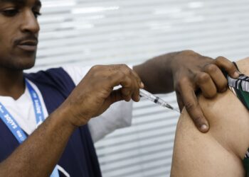 Mobilização vacina profissionais da indústria em todo o país