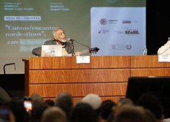 Encontro sobre Suassuna transforma-se em show de Gilberto Gil na ABL