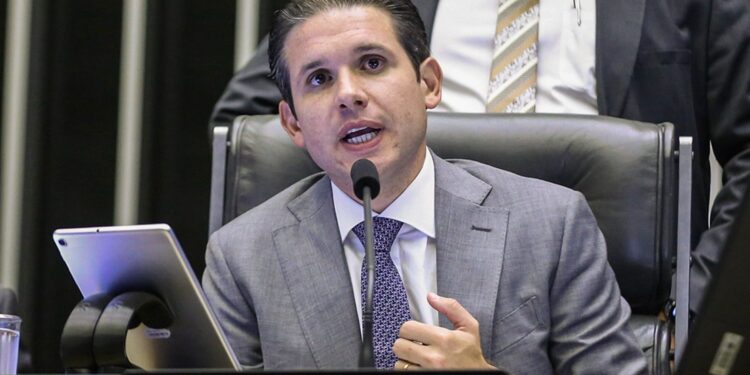 Motta defende participação de bancos no debate da isenção do IR