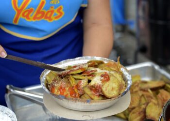Feira das Yabás celebra Dia do Trabalhador no centro do Rio