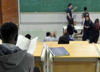 Campanha arrecada doações para bolsas destinadas a estudantes negros