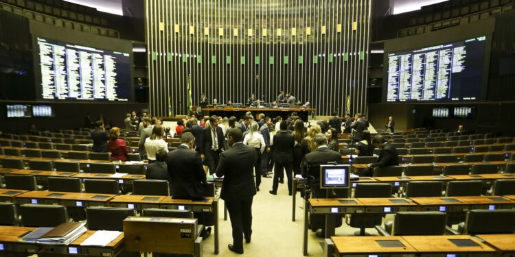 Câmara pode votar urgência para aumentar número de deputados federais