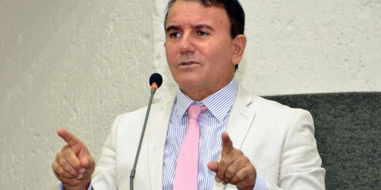 PF mira prefeito de Palmas em operação sobre vazamentos no STJ
