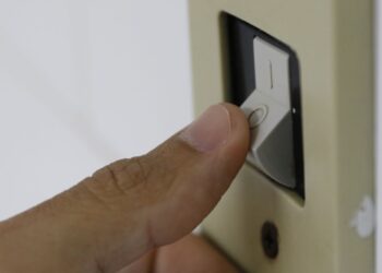 Conta de luz terá bandeira vermelha em junho, anuncia Aneel