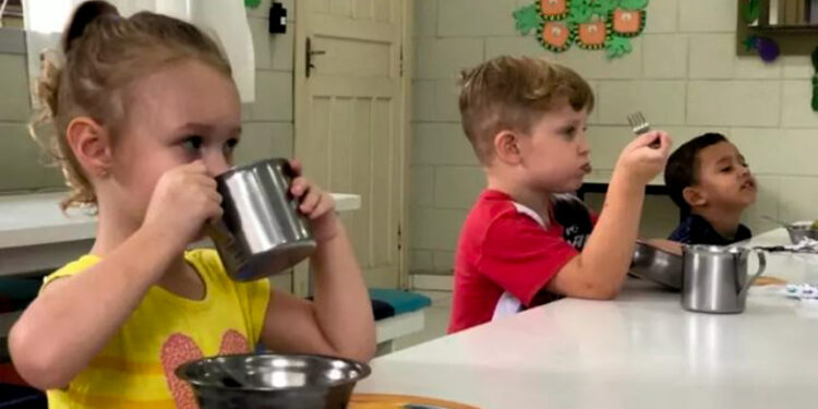 Lei garante terapia nutricional para autistas — Senado Notícias