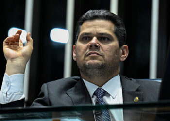 Davi critica governo Lula por aumentar impostos sem falar com o Congresso — Senado Notícias