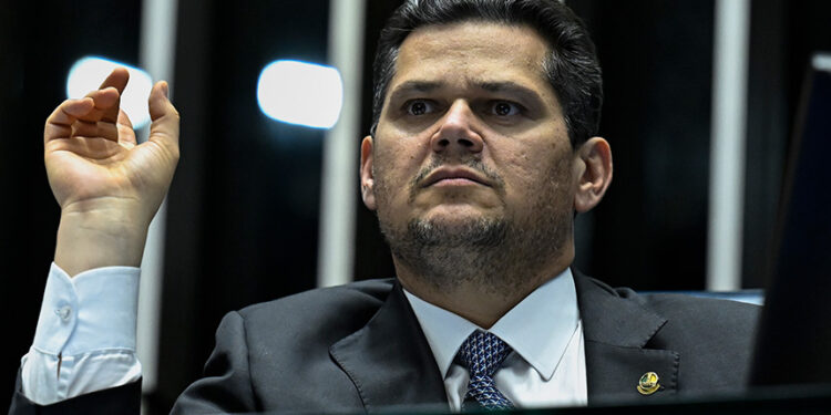 Davi critica governo Lula por aumentar impostos sem falar com o Congresso — Senado Notícias