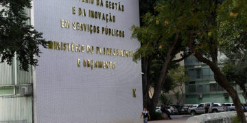 Senado vai avaliar reajuste de servidores federais aprovado pelos deputados — Senado Notícias