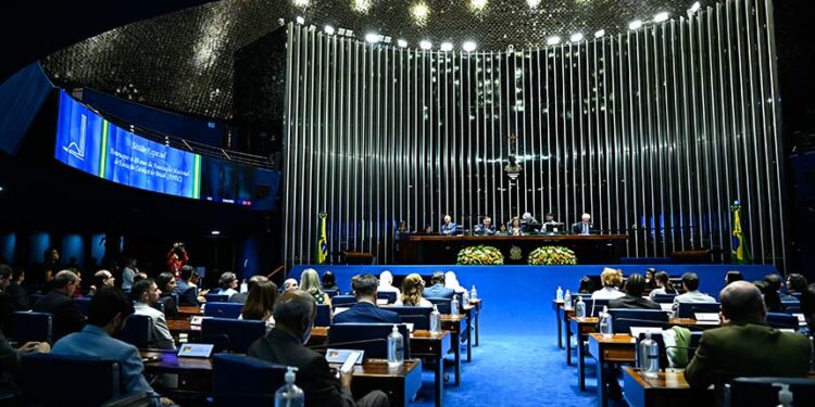 Sessão especial comemora Dia do Físico nesta segunda — Senado Notícias