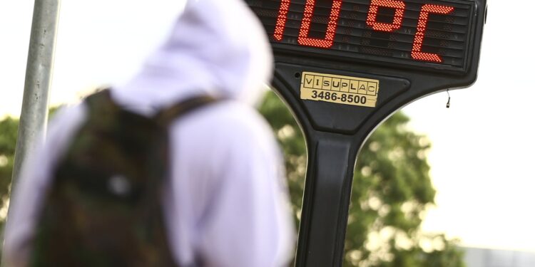 Maio começa com frio no Centro-Sul e chuvas no Norte