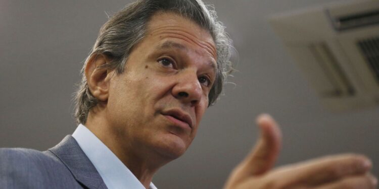 Haddad apresenta a Lula novas medidas fiscais para cumprir meta