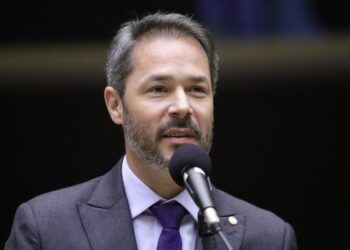 Projeto isenta taxistas e motoristas de aplicativo de tarifa por estacionamento rotativo público – Notícias