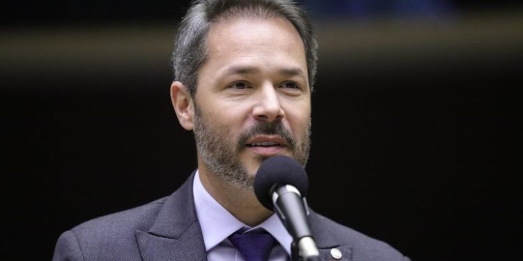 Projeto isenta taxistas e motoristas de aplicativo de tarifa por estacionamento rotativo público – Notícias