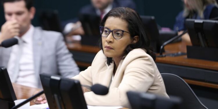 Comissão aprova projeto que obriga concessionárias de energia a terem planos para “ondas de calor” – Notícias