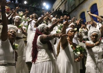 Ilú Obá De Min faz lavagem no Bixiga para marcar “falsa abolição”