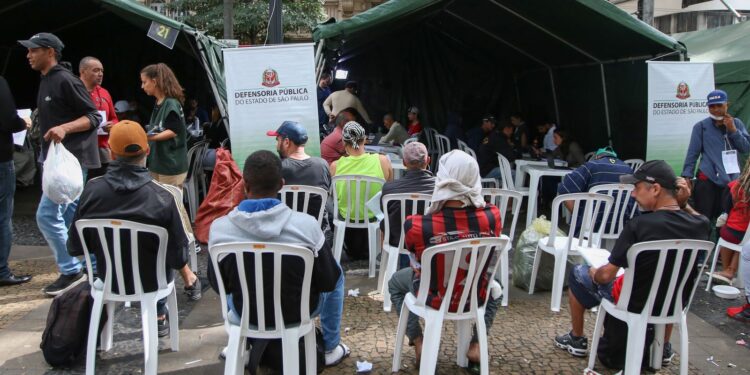 Semana do Registro Civil atende população em situação de rua em SP