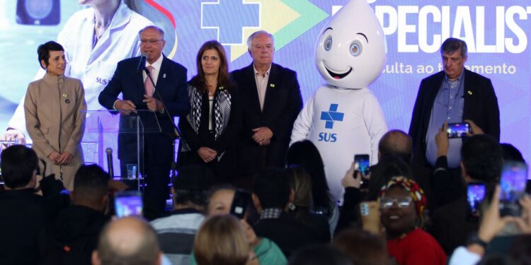 Equipamentos para tratamento do câncer são entregues para seis cidades