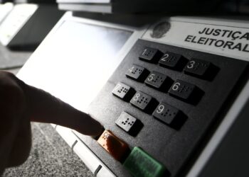 Cármen Lúcia pede que eleitor regularize título até 19 de maio