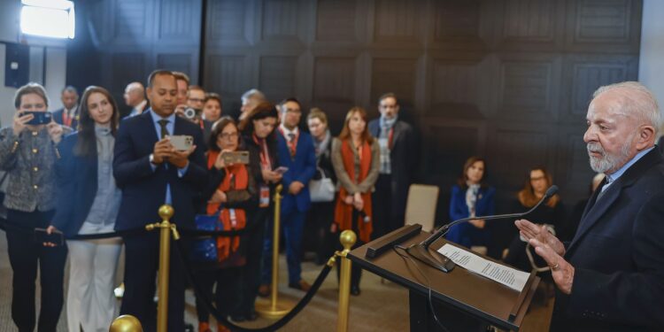 Com Putin, Lula reforça posição em atuar por fim da guerra na Ucrânia