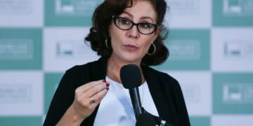 Turma do STF tem maioria para condenar Zambelli a 10 anos de prisão