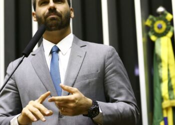 Moraes abre inquérito para investigar Eduardo Bolsonaro