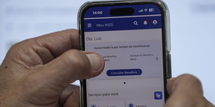 Segurados do INSS podem pedir devolução de descontos ilegais
