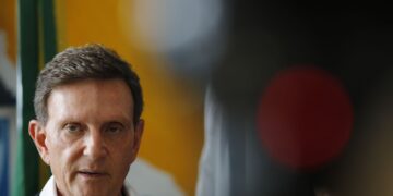 Justiça do RJ bloqueia bens de Crivella por improbidade administrativa