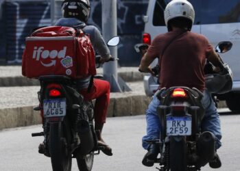 Mais de 32 milhões são autônomos informais ou trabalham sem carteira