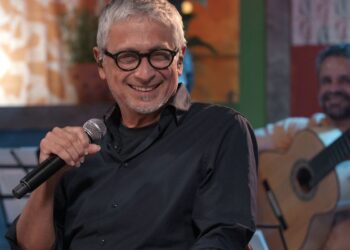 Zé Renato canta Zé Keti no programa Samba na Gamboa