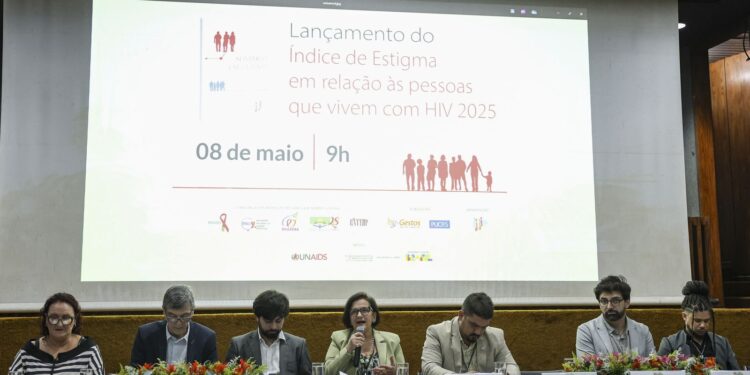 Discriminação atinge 52,9% das pessoas com HIV/aids, mostra pesquisa