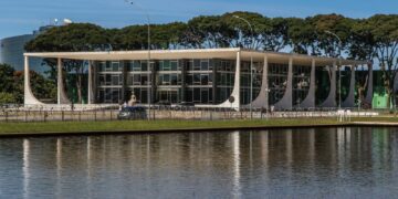 Moraes ouve testemunhas de Bolsonaro na ação do golpe